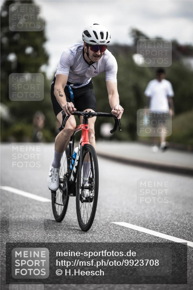 21.06.2026 - 29. Vierlanden-Triathlon H.Heesch http://msf.ph/oto/9923708 21.06.2026 13:32:36 Radfahren 1097 meine-sportfotos.de