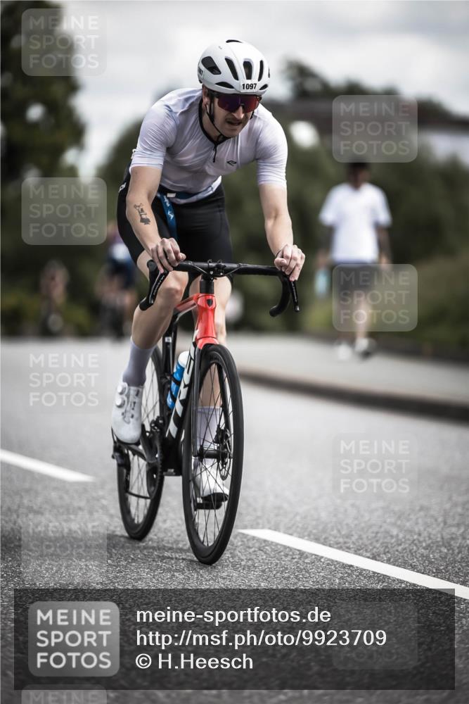 21.06.2026 - 29. Vierlanden-Triathlon H.Heesch http://msf.ph/oto/9923709 21.06.2026 13:32:36 Radfahren 1097 meine-sportfotos.de