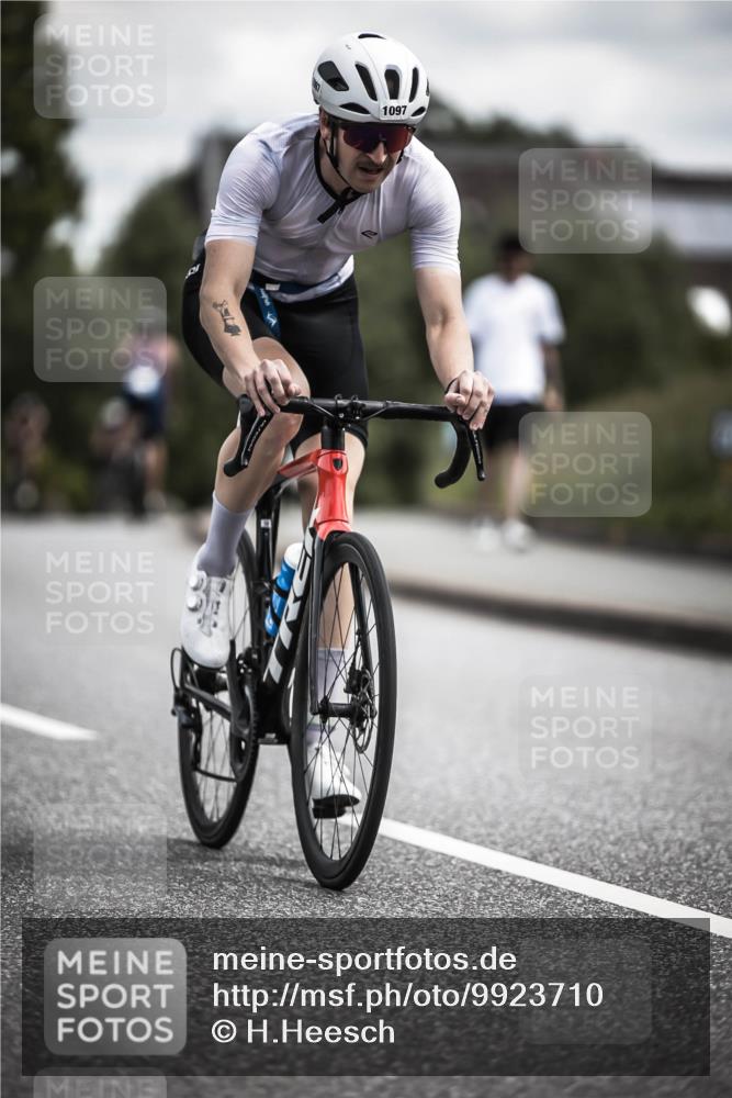 21.06.2026 - 29. Vierlanden-Triathlon H.Heesch http://msf.ph/oto/9923710 21.06.2026 13:32:36 Radfahren 1097 meine-sportfotos.de