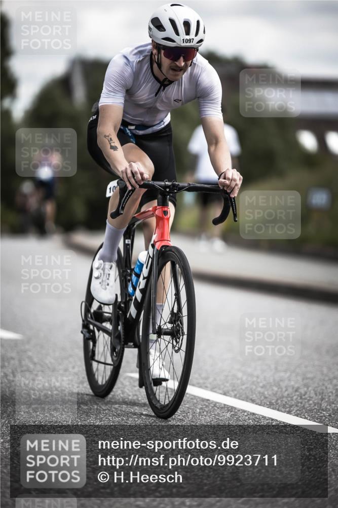 21.06.2026 - 29. Vierlanden-Triathlon H.Heesch http://msf.ph/oto/9923711 21.06.2026 13:32:36 Radfahren 10, 1097 meine-sportfotos.de