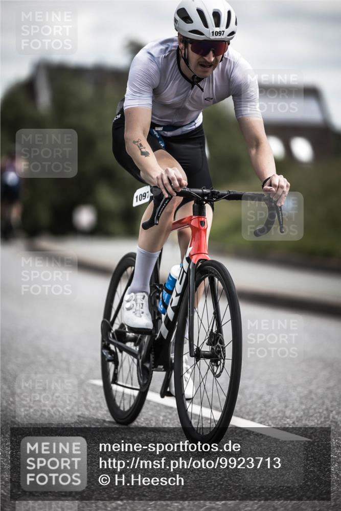 21.06.2026 - 29. Vierlanden-Triathlon H.Heesch http://msf.ph/oto/9923713 21.06.2026 13:32:36 Radfahren 1097, 1097 meine-sportfotos.de
