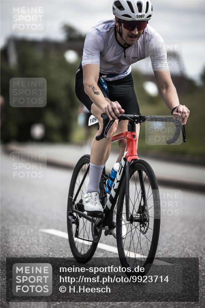 21.06.2026 - 29. Vierlanden-Triathlon H.Heesch http://msf.ph/oto/9923714 21.06.2026 13:32:36 Radfahren 1097, 109 meine-sportfotos.de