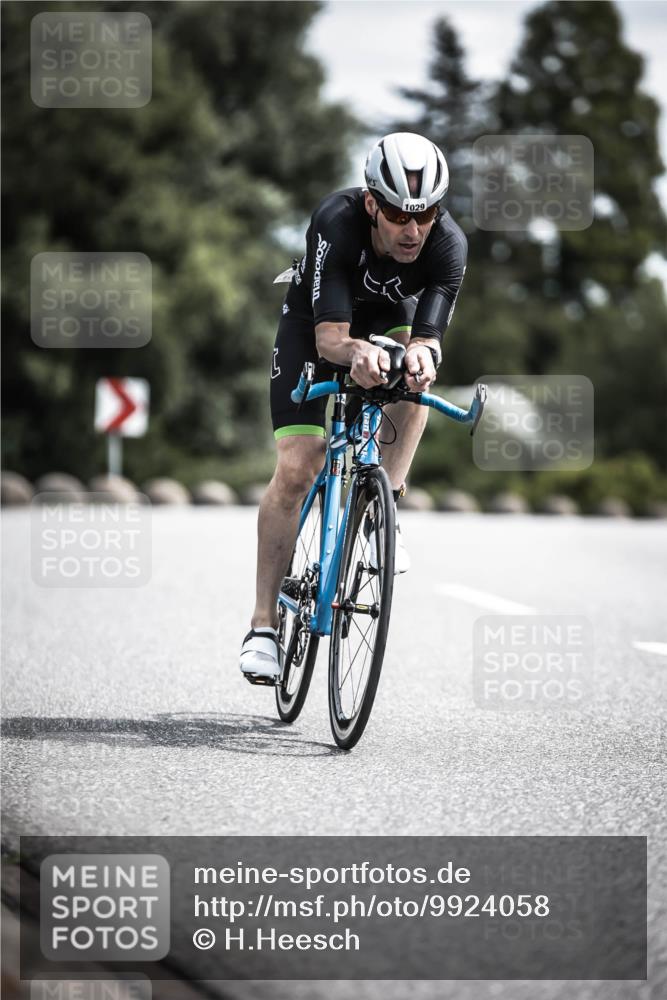 21.06.2026 - 29. Vierlanden-Triathlon H.Heesch http://msf.ph/oto/9924058 21.06.2026 13:05:48 Radfahren 1029 meine-sportfotos.de