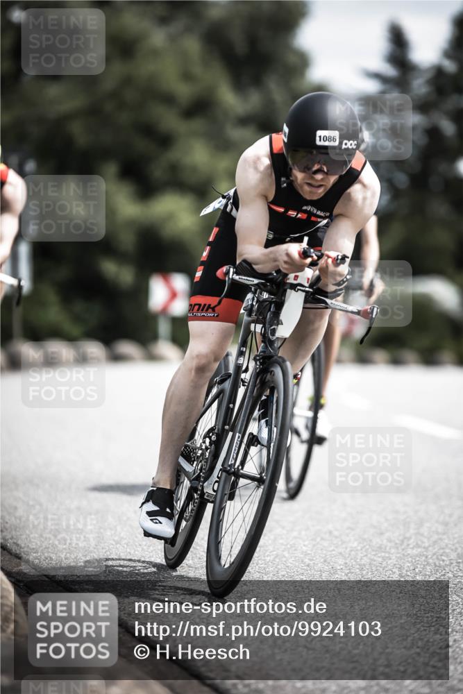 21.06.2026 - 29. Vierlanden-Triathlon H.Heesch http://msf.ph/oto/9924103 21.06.2026 13:05:58 Radfahren 140, 1086 meine-sportfotos.de