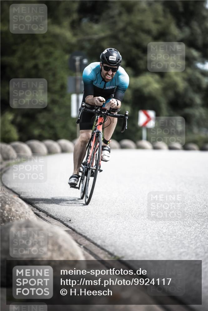 21.06.2026 - 29. Vierlanden-Triathlon H.Heesch http://msf.ph/oto/9924117 21.06.2026 13:06:04 Radfahren 1050 meine-sportfotos.de