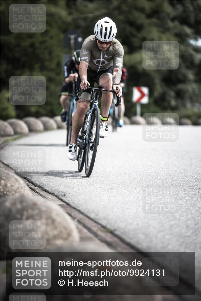 21.06.2026 - 29. Vierlanden-Triathlon H.Heesch http://msf.ph/oto/9924131 21.06.2026 13:06:28 Radfahren 1065 meine-sportfotos.de