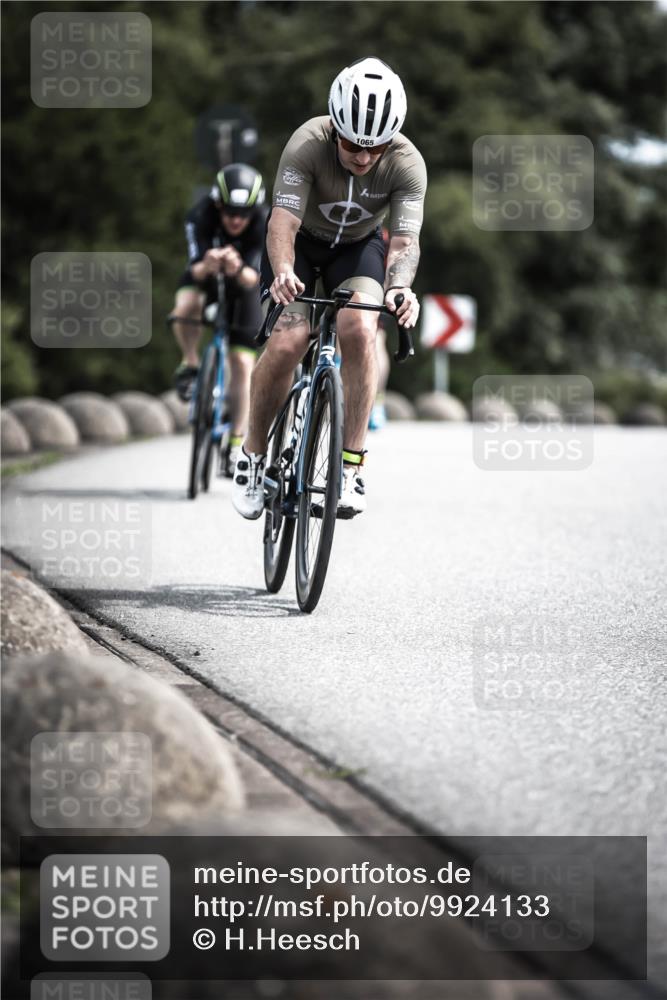 21.06.2026 - 29. Vierlanden-Triathlon H.Heesch http://msf.ph/oto/9924133 21.06.2026 13:06:29 Radfahren 1065 meine-sportfotos.de