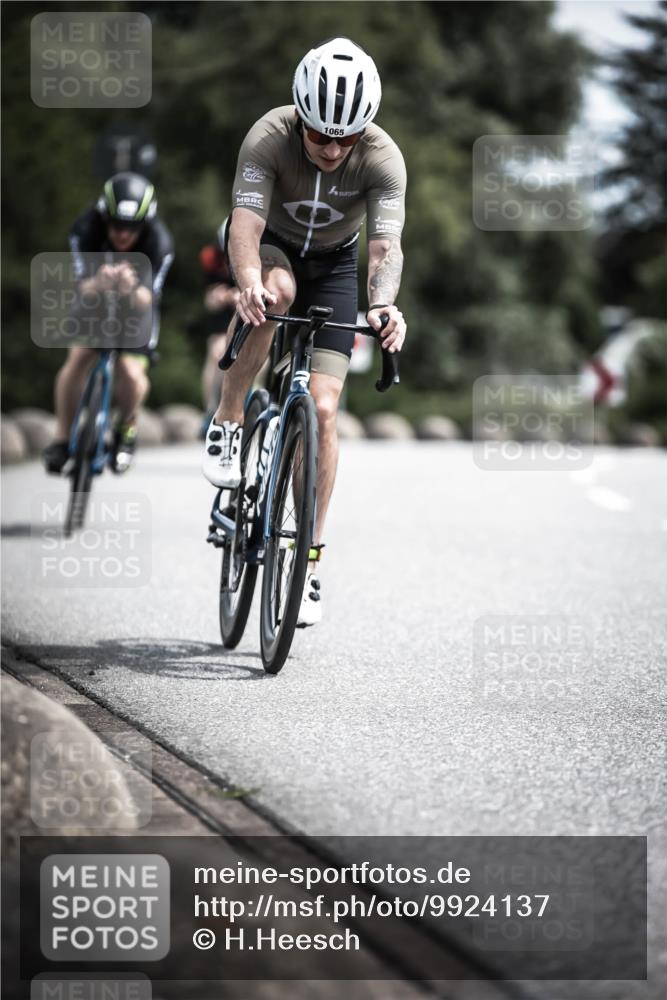 21.06.2026 - 29. Vierlanden-Triathlon H.Heesch http://msf.ph/oto/9924137 21.06.2026 13:06:29 Radfahren 1065 meine-sportfotos.de