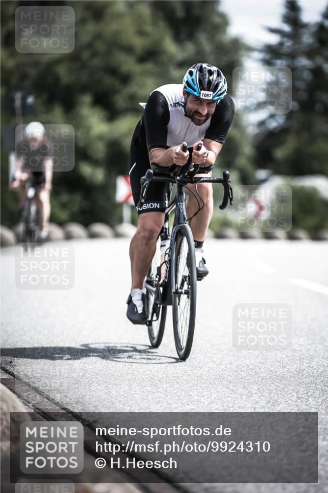 21.06.2026 - 29. Vierlanden-Triathlon H.Heesch http://msf.ph/oto/9924310 21.06.2026 13:08:12 Radfahren 1057 meine-sportfotos.de