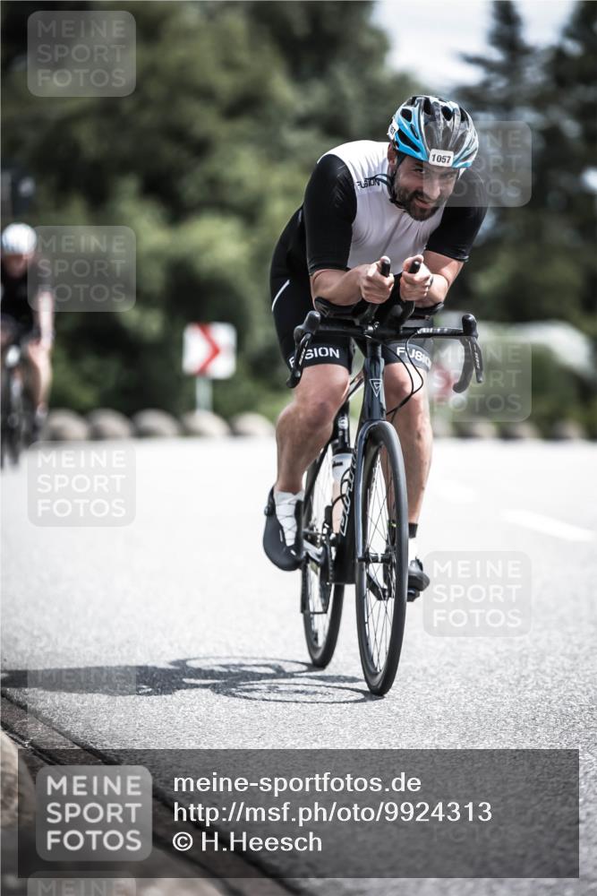 21.06.2026 - 29. Vierlanden-Triathlon H.Heesch http://msf.ph/oto/9924313 21.06.2026 13:08:12 Radfahren 1057 meine-sportfotos.de