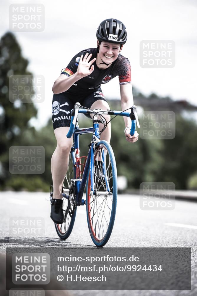 21.06.2026 - 29. Vierlanden-Triathlon H.Heesch http://msf.ph/oto/9924434 21.06.2026 13:14:18 Radfahren 1165 meine-sportfotos.de