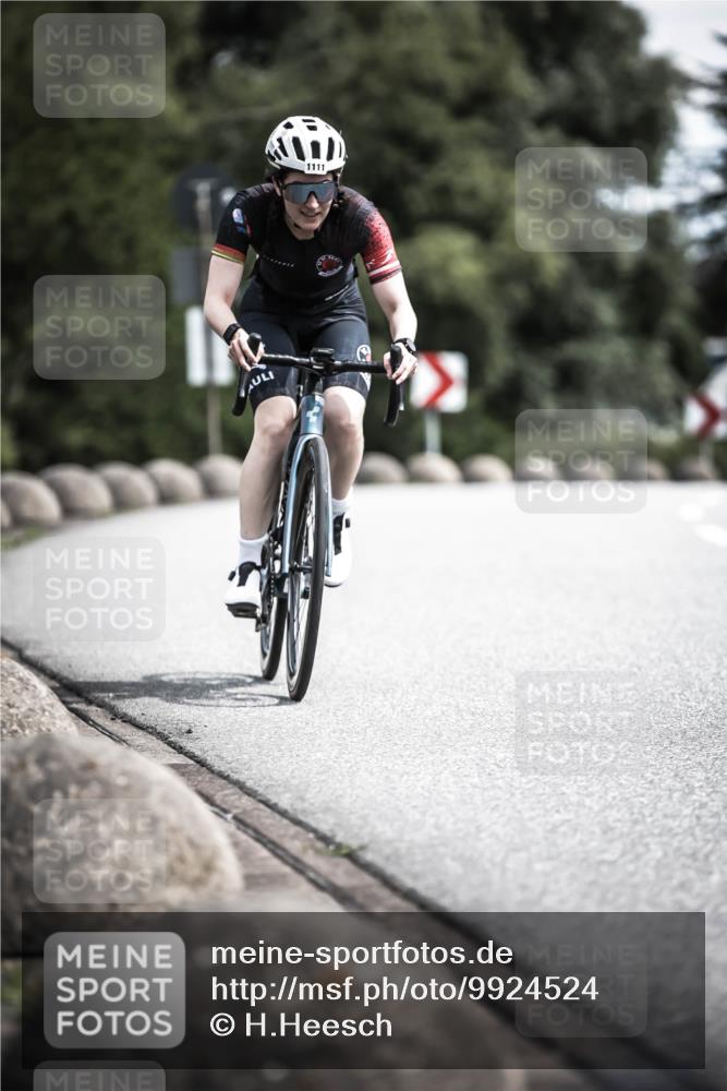 21.06.2026 - 29. Vierlanden-Triathlon H.Heesch http://msf.ph/oto/9924524 21.06.2026 13:15:30 Radfahren 1111 meine-sportfotos.de