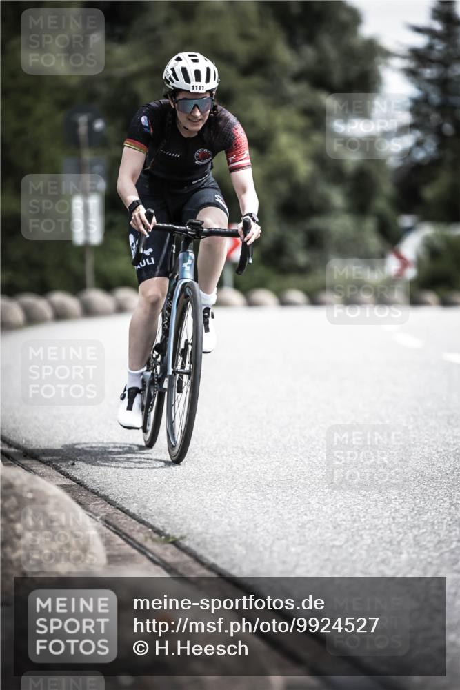 21.06.2026 - 29. Vierlanden-Triathlon H.Heesch http://msf.ph/oto/9924527 21.06.2026 13:15:30 Radfahren 1111 meine-sportfotos.de
