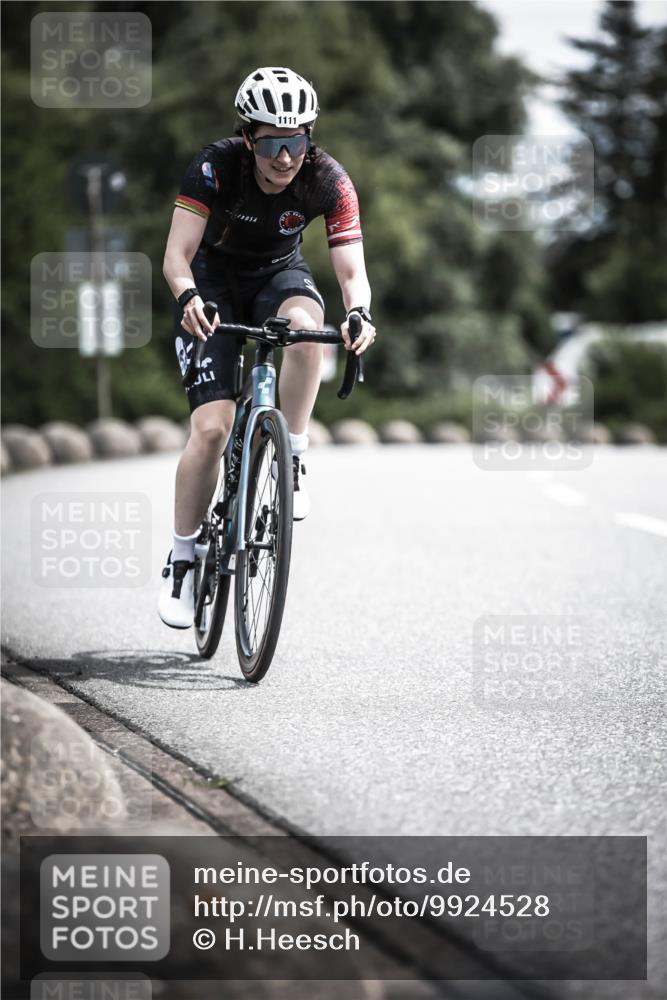 21.06.2026 - 29. Vierlanden-Triathlon H.Heesch http://msf.ph/oto/9924528 21.06.2026 13:15:30 Radfahren 1111 meine-sportfotos.de