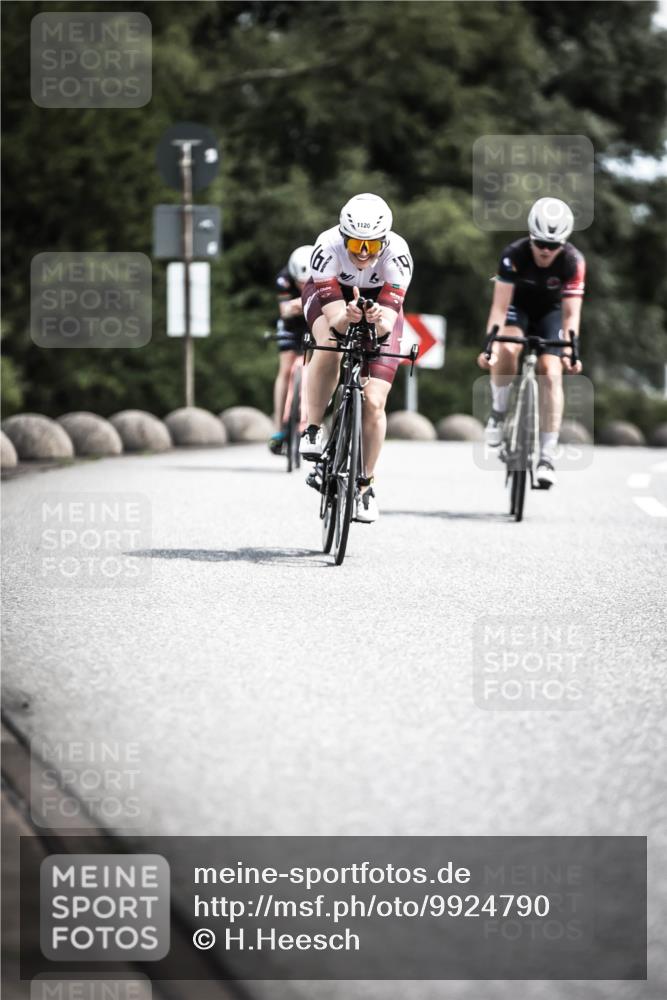 21.06.2026 - 29. Vierlanden-Triathlon H.Heesch http://msf.ph/oto/9924790 21.06.2026 13:17:12 Radfahren 11, 19, 1120 meine-sportfotos.de