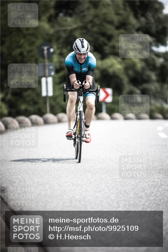21.06.2026 - 29. Vierlanden-Triathlon H.Heesch http://msf.ph/oto/9925109 21.06.2026 13:37:47 Radfahren 11, 1182 meine-sportfotos.de