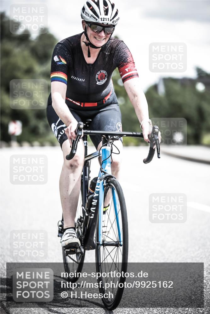 21.06.2026 - 29. Vierlanden-Triathlon H.Heesch http://msf.ph/oto/9925162 21.06.2026 13:39:16 Radfahren 1211, 1211, 1211 meine-sportfotos.de