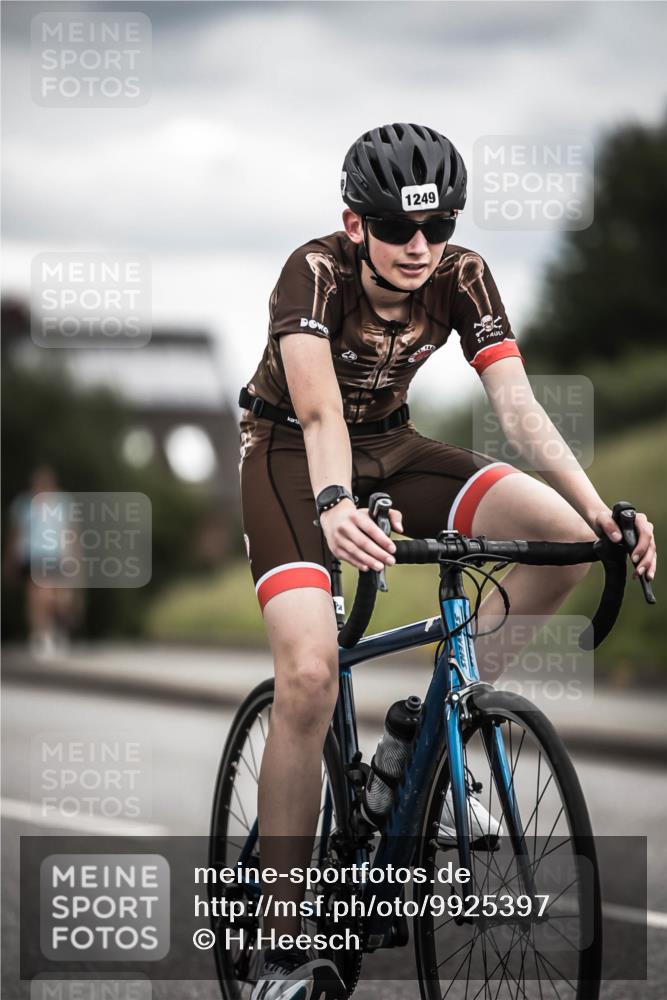 21.06.2026 - 29. Vierlanden-Triathlon H.Heesch http://msf.ph/oto/9925397 21.06.2026 14:43:56 Radfahren 860, 1249 meine-sportfotos.de