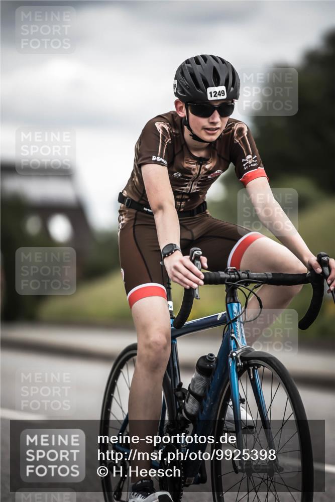 21.06.2026 - 29. Vierlanden-Triathlon H.Heesch http://msf.ph/oto/9925398 21.06.2026 14:43:56 Radfahren 860, 1249 meine-sportfotos.de