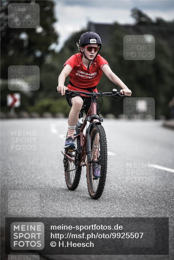 21.06.2026 - 29. Vierlanden-Triathlon H.Heesch http://msf.ph/oto/9925507 21.06.2026 14:45:10 Radfahren 1286, 10 meine-sportfotos.de