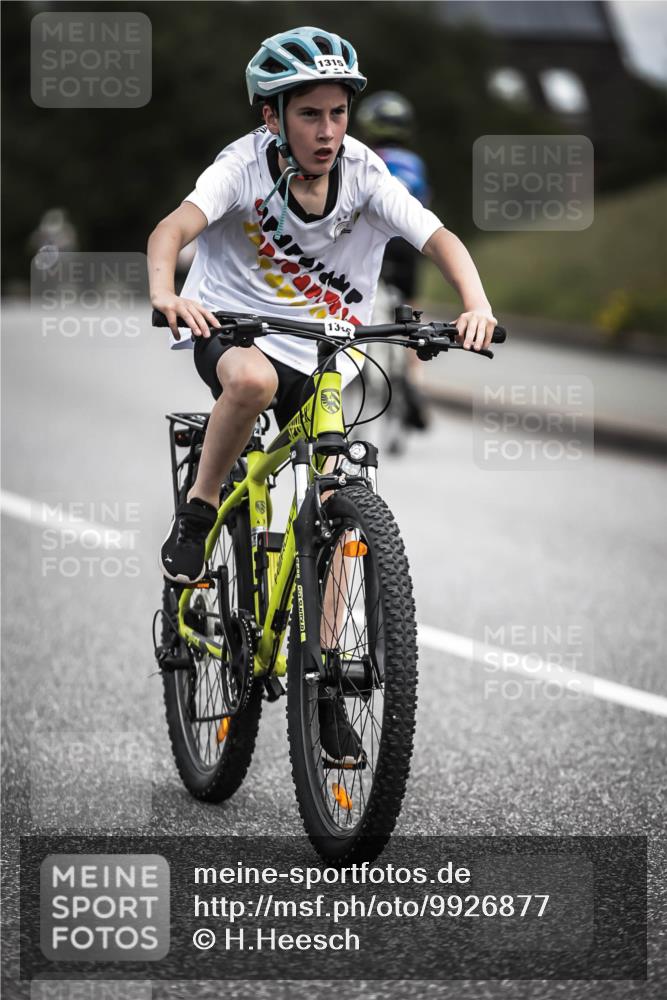 21.06.2026 - 29. Vierlanden-Triathlon H.Heesch http://msf.ph/oto/9926877 21.06.2026 14:59:39 Radfahren 13, 5, 1315 meine-sportfotos.de