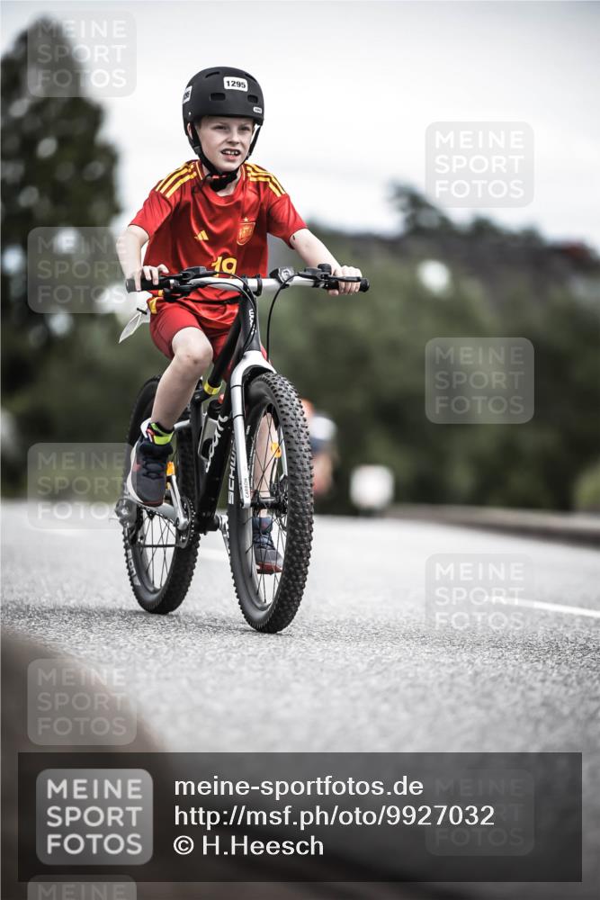 21.06.2026 - 29. Vierlanden-Triathlon H.Heesch http://msf.ph/oto/9927032 21.06.2026 15:00:40 Radfahren 1295 meine-sportfotos.de