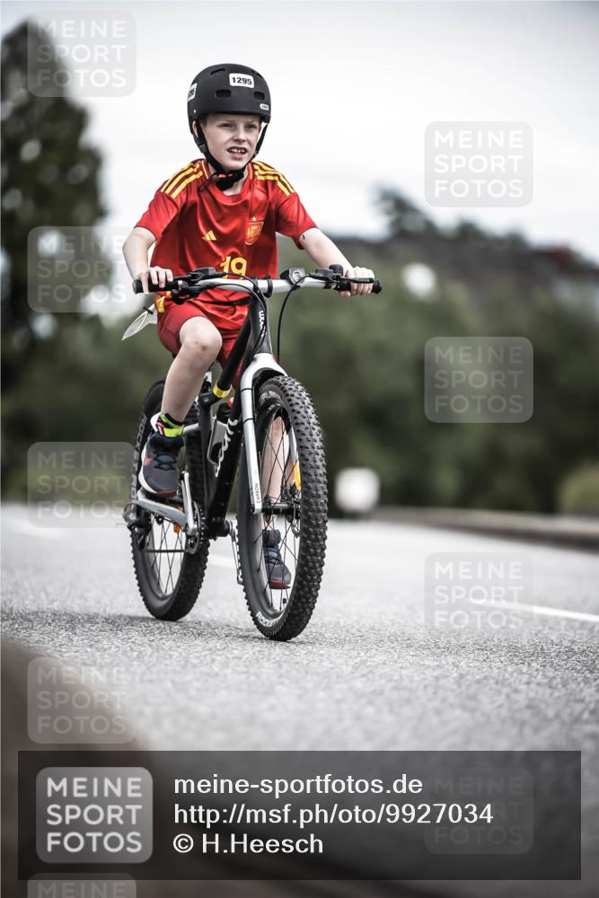 21.06.2026 - 29. Vierlanden-Triathlon H.Heesch http://msf.ph/oto/9927034 21.06.2026 15:00:40 Radfahren 1295 meine-sportfotos.de