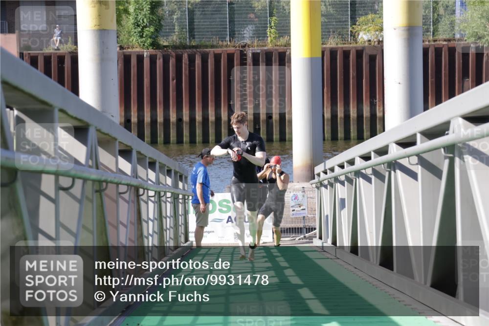 09.08.2026 - GEWOBA Citytriathlon Bremen Yannick Fuchs http://msf.ph/oto/9931478 09.08.2026 10:11:58 Schwimmen 297, 386 meine-sportfotos.de