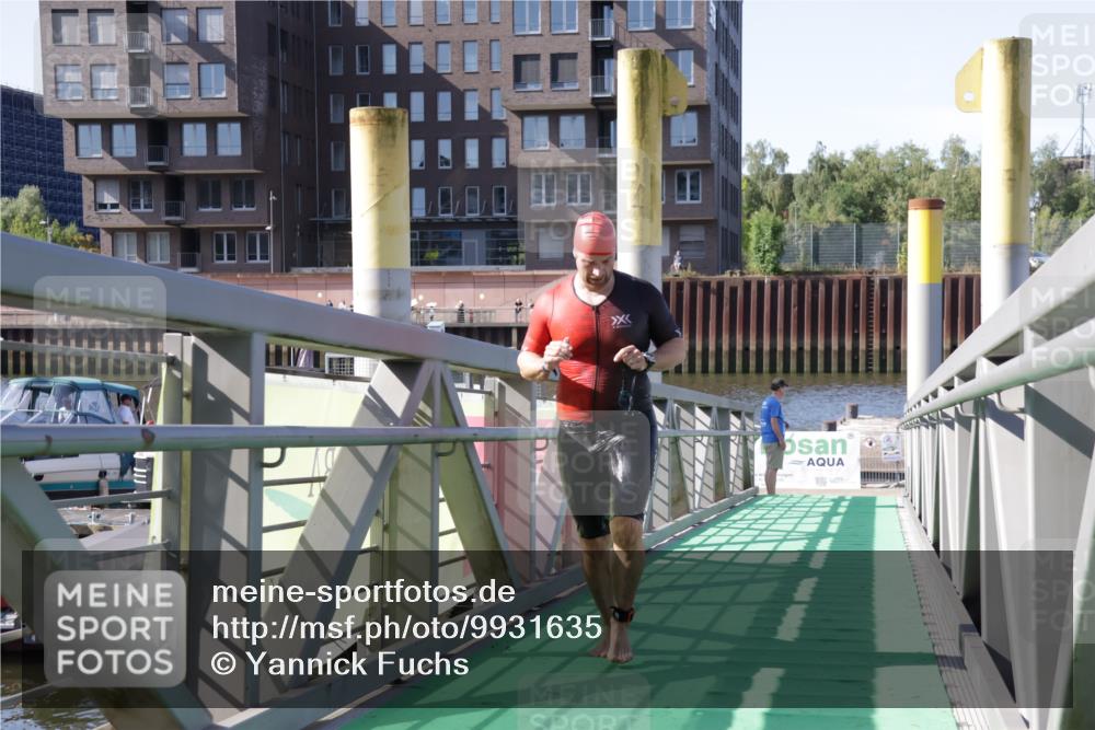 09.08.2026 - GEWOBA Citytriathlon Bremen Yannick Fuchs http://msf.ph/oto/9931635 09.08.2026 10:15:06 Schwimmen 345, 372 meine-sportfotos.de