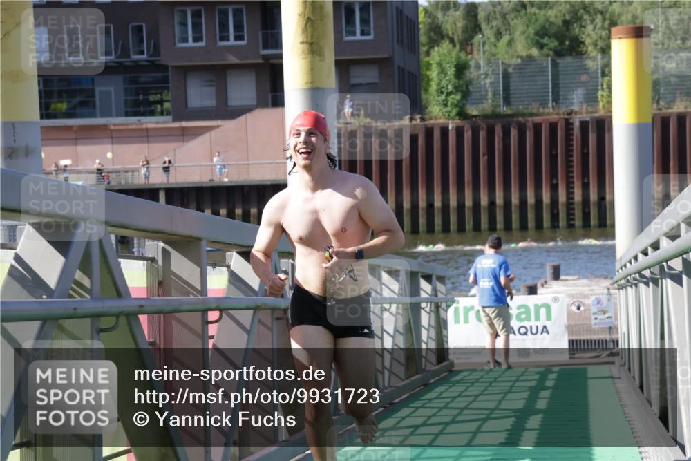 09.08.2026 - GEWOBA Citytriathlon Bremen Yannick Fuchs http://msf.ph/oto/9931723 09.08.2026 10:16:12 Schwimmen 300, 318, 389 meine-sportfotos.de
