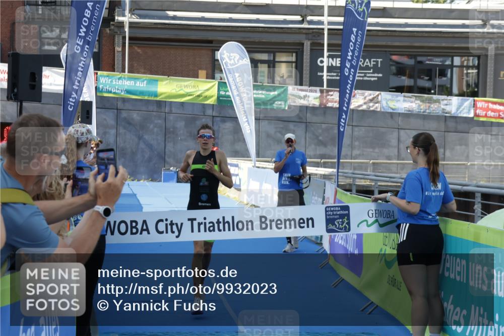 09.08.2026 - GEWOBA Citytriathlon Bremen Yannick Fuchs http://msf.ph/oto/9932023 09.08.2026 10:58:10 Ziel 365 meine-sportfotos.de