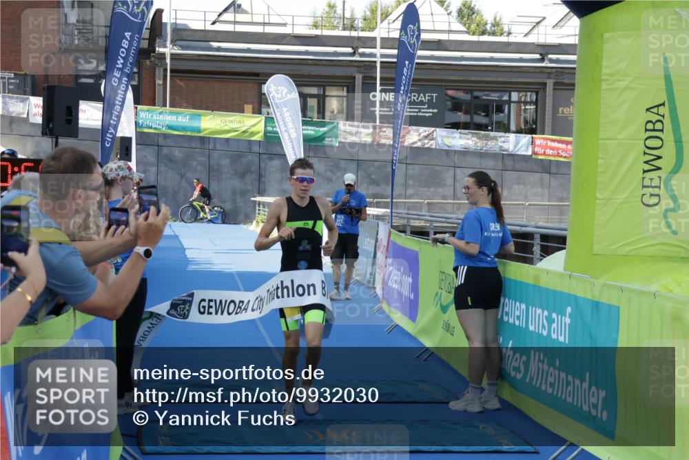 09.08.2026 - GEWOBA Citytriathlon Bremen Yannick Fuchs http://msf.ph/oto/9932030 09.08.2026 10:58:11 Ziel 365 meine-sportfotos.de