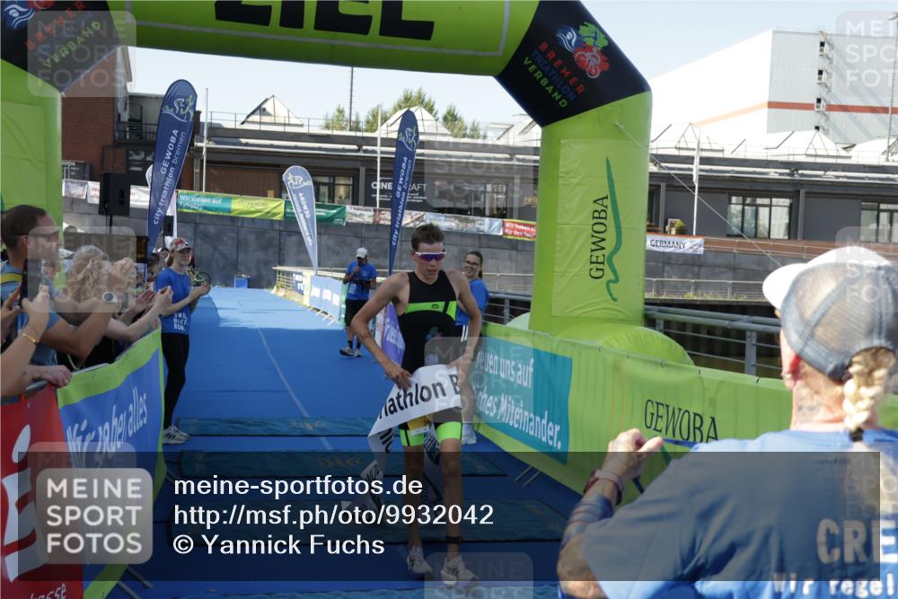 09.08.2026 - GEWOBA Citytriathlon Bremen Yannick Fuchs http://msf.ph/oto/9932042 09.08.2026 10:58:13 Ziel 365 meine-sportfotos.de