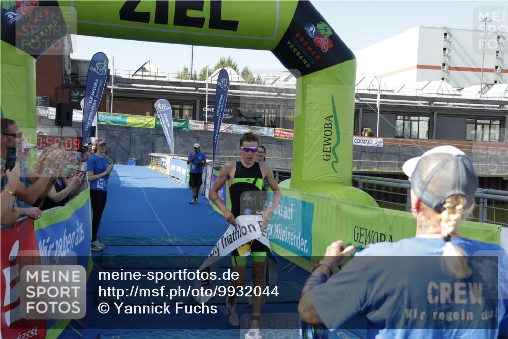 09.08.2026 - GEWOBA Citytriathlon Bremen Yannick Fuchs http://msf.ph/oto/9932044 09.08.2026 10:58:13 Ziel 365 meine-sportfotos.de