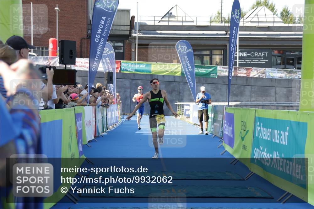 09.08.2026 - GEWOBA Citytriathlon Bremen Yannick Fuchs http://msf.ph/oto/9932062 09.08.2026 11:02:00 Ziel 282, 285 meine-sportfotos.de