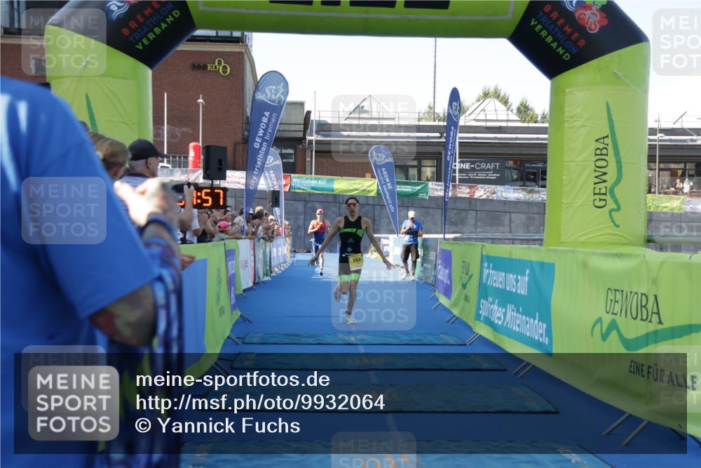 09.08.2026 - GEWOBA Citytriathlon Bremen Yannick Fuchs http://msf.ph/oto/9932064 09.08.2026 11:02:01 Ziel 282, 285 meine-sportfotos.de