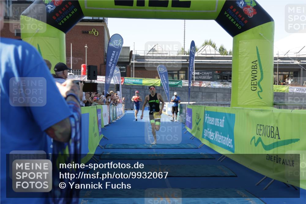 09.08.2026 - GEWOBA Citytriathlon Bremen Yannick Fuchs http://msf.ph/oto/9932067 09.08.2026 11:02:01 Ziel 282, 285 meine-sportfotos.de
