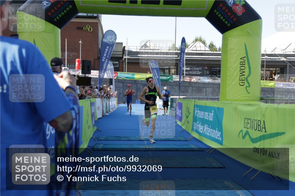 09.08.2026 - GEWOBA Citytriathlon Bremen Yannick Fuchs http://msf.ph/oto/9932069 09.08.2026 11:02:01 Ziel 282, 285 meine-sportfotos.de