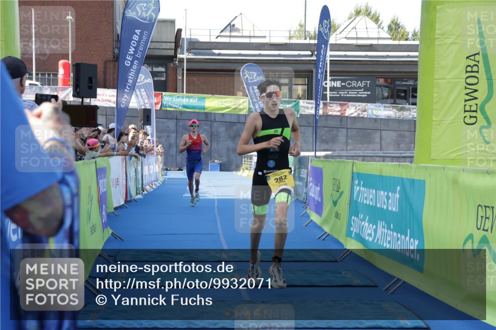 09.08.2026 - GEWOBA Citytriathlon Bremen Yannick Fuchs http://msf.ph/oto/9932071 09.08.2026 11:02:02 Ziel 282, 285 meine-sportfotos.de