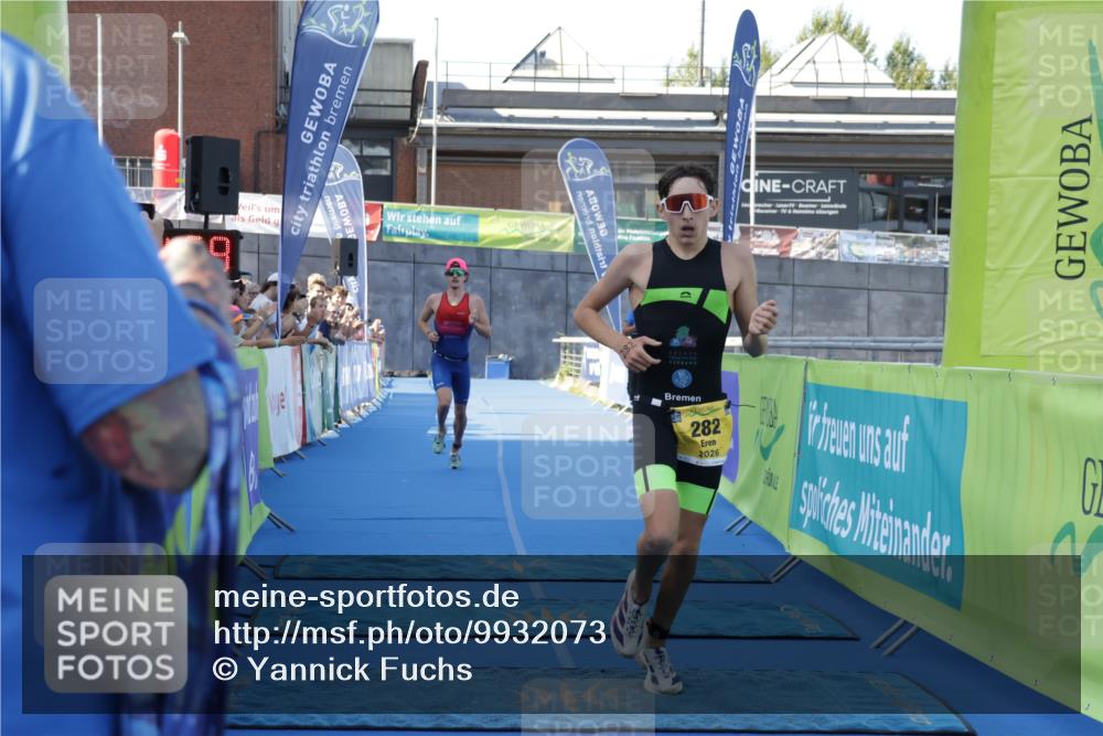09.08.2026 - GEWOBA Citytriathlon Bremen Yannick Fuchs http://msf.ph/oto/9932073 09.08.2026 11:02:02 Ziel 282, 285 meine-sportfotos.de