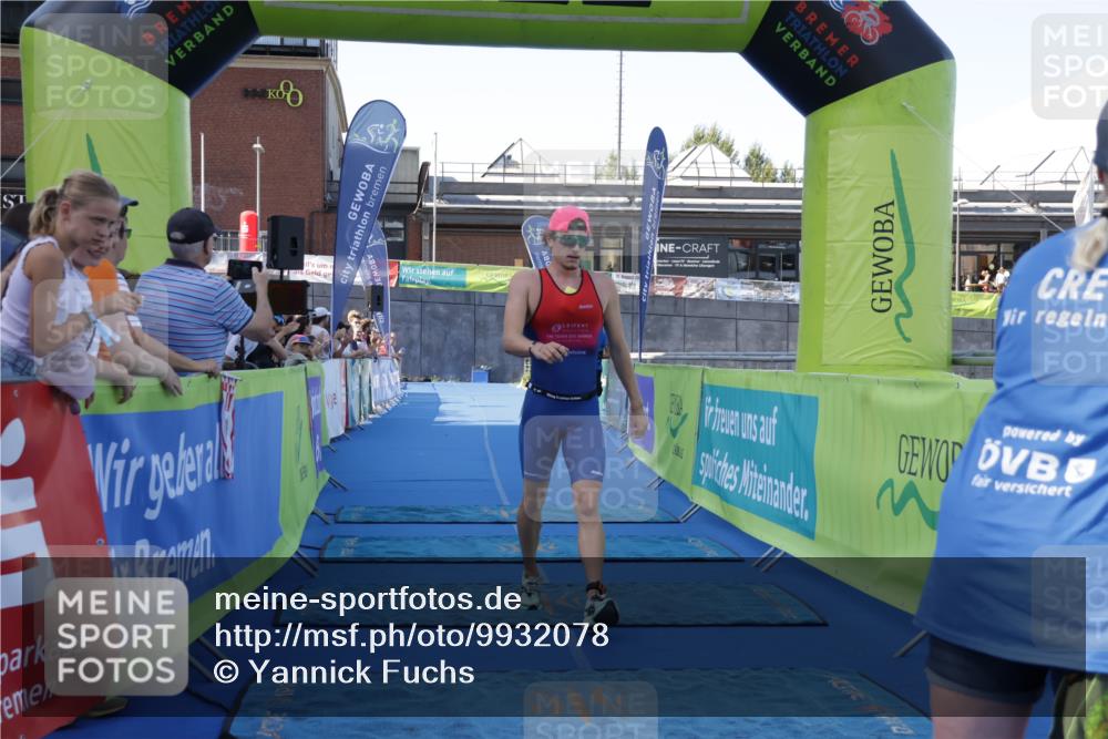 09.08.2026 - GEWOBA Citytriathlon Bremen Yannick Fuchs http://msf.ph/oto/9932078 09.08.2026 11:02:06 Ziel 282, 285 meine-sportfotos.de