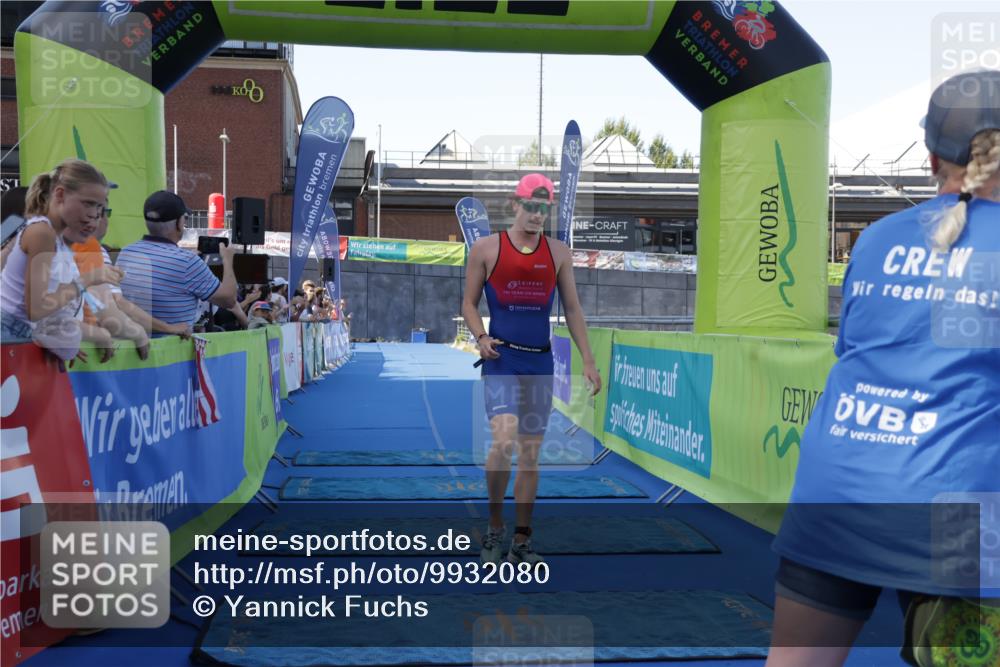 09.08.2026 - GEWOBA Citytriathlon Bremen Yannick Fuchs http://msf.ph/oto/9932080 09.08.2026 11:02:06 Ziel 282, 285 meine-sportfotos.de