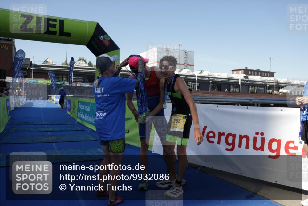 09.08.2026 - GEWOBA Citytriathlon Bremen Yannick Fuchs http://msf.ph/oto/9932086 09.08.2026 11:02:10 Ziel  meine-sportfotos.de