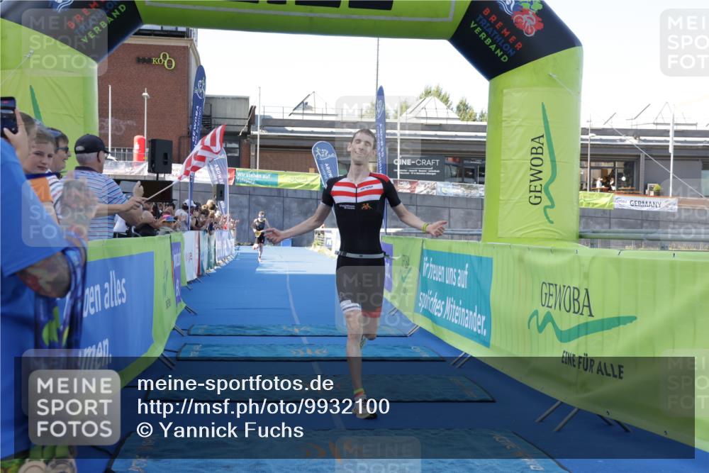 09.08.2026 - GEWOBA Citytriathlon Bremen Yannick Fuchs http://msf.ph/oto/9932100 09.08.2026 11:02:28 Ziel 302, 386 meine-sportfotos.de