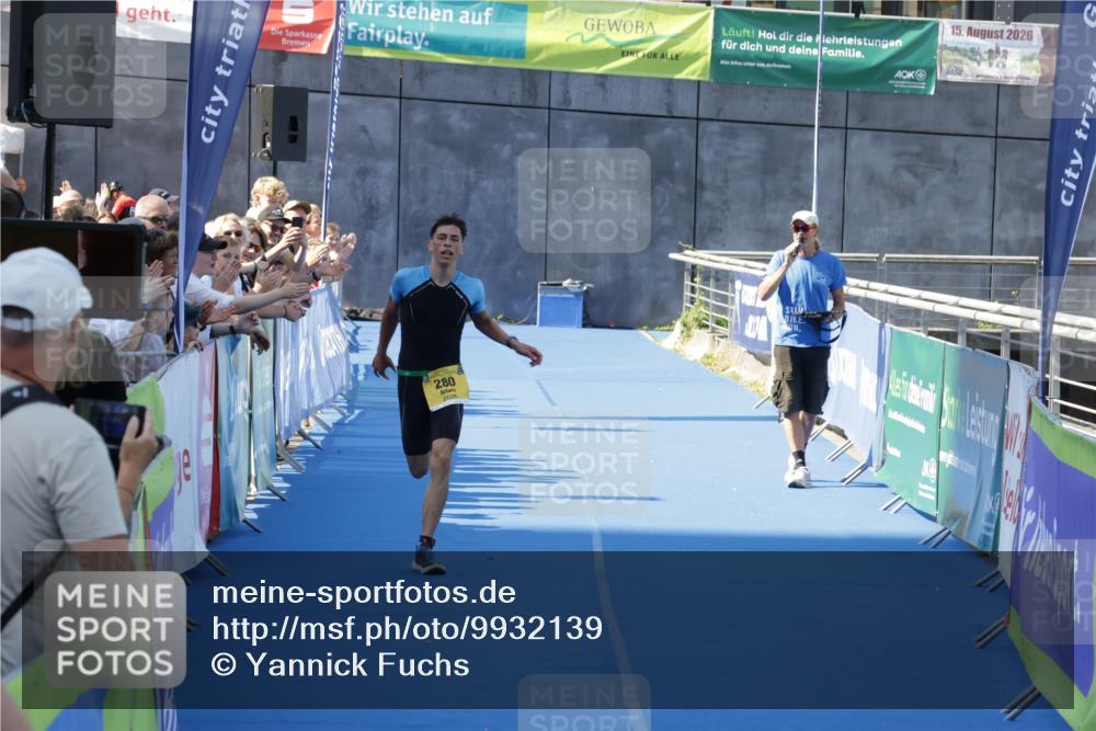 09.08.2026 - GEWOBA Citytriathlon Bremen Yannick Fuchs http://msf.ph/oto/9932139 09.08.2026 11:05:14 Ziel 280 meine-sportfotos.de
