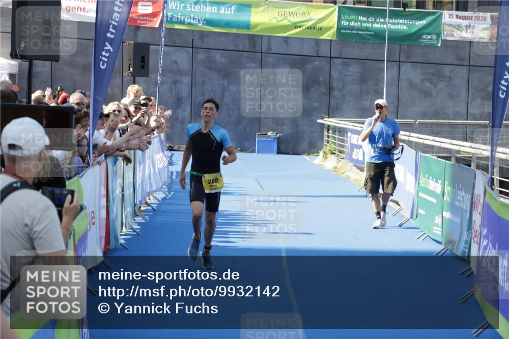 09.08.2026 - GEWOBA Citytriathlon Bremen Yannick Fuchs http://msf.ph/oto/9932142 09.08.2026 11:05:14 Ziel 280 meine-sportfotos.de