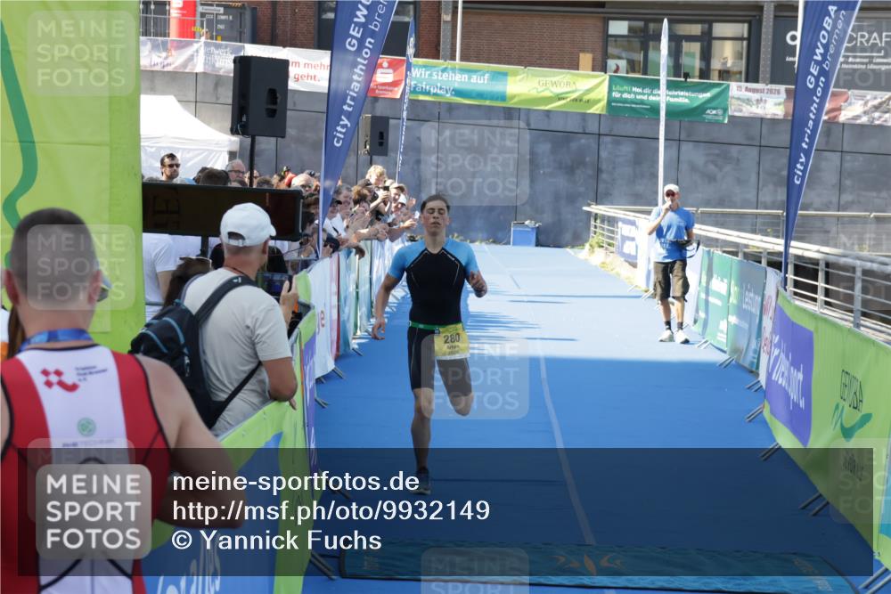 09.08.2026 - GEWOBA Citytriathlon Bremen Yannick Fuchs http://msf.ph/oto/9932149 09.08.2026 11:05:16 Ziel 280 meine-sportfotos.de