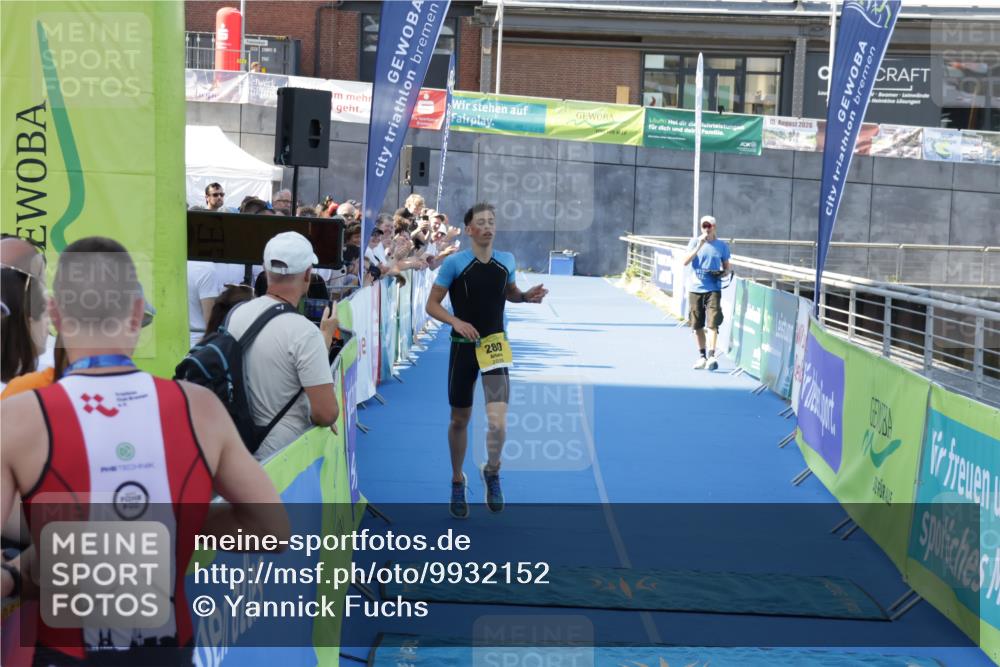 09.08.2026 - GEWOBA Citytriathlon Bremen Yannick Fuchs http://msf.ph/oto/9932152 09.08.2026 11:05:16 Ziel 280 meine-sportfotos.de