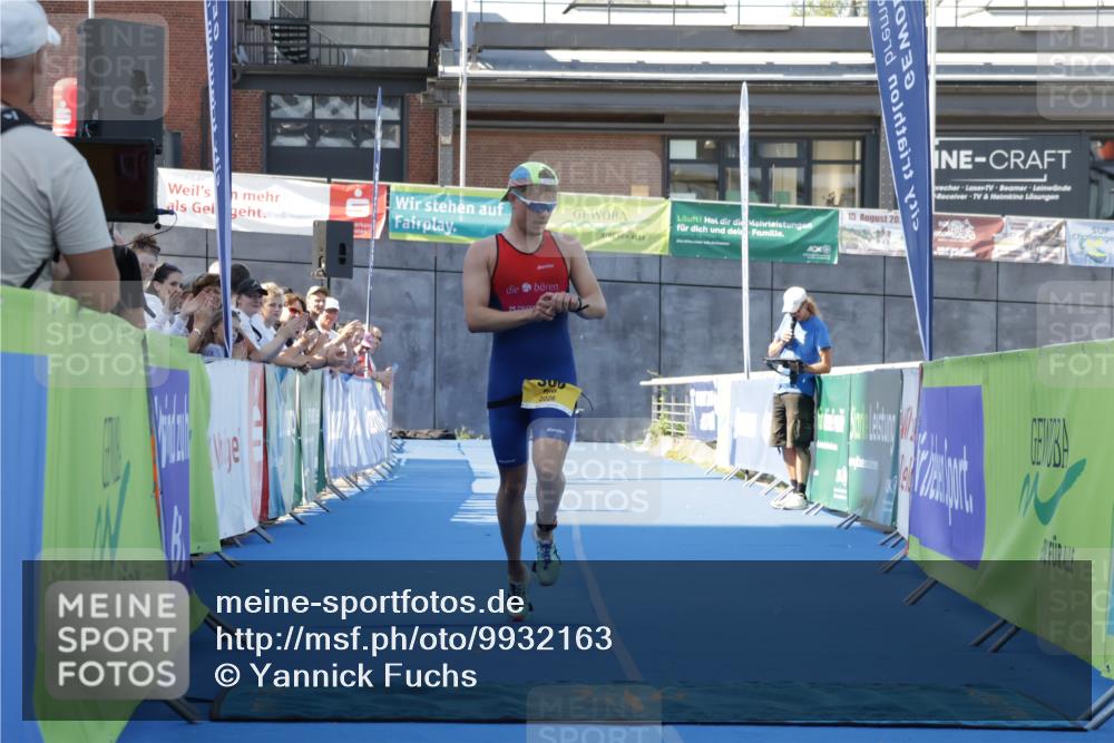 09.08.2026 - GEWOBA Citytriathlon Bremen Yannick Fuchs http://msf.ph/oto/9932163 09.08.2026 11:05:41 Ziel 306 meine-sportfotos.de