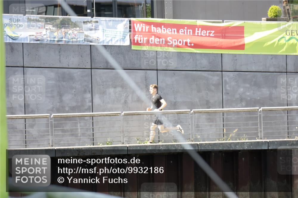 09.08.2026 - GEWOBA Citytriathlon Bremen Yannick Fuchs http://msf.ph/oto/9932186 09.08.2026 11:07:46 Ziel  meine-sportfotos.de